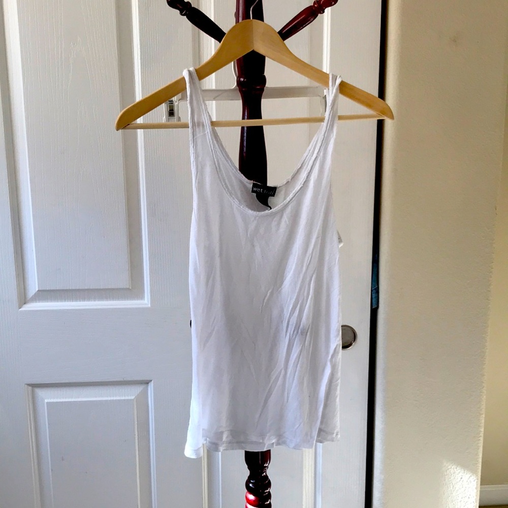 White wet seal tank top size m